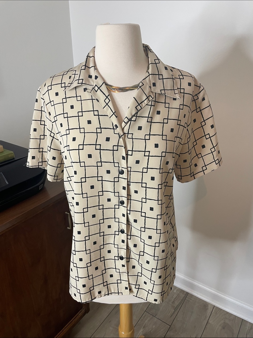Notations Cream Short-Sleeve Button Front Blouse with Black Geometric Print